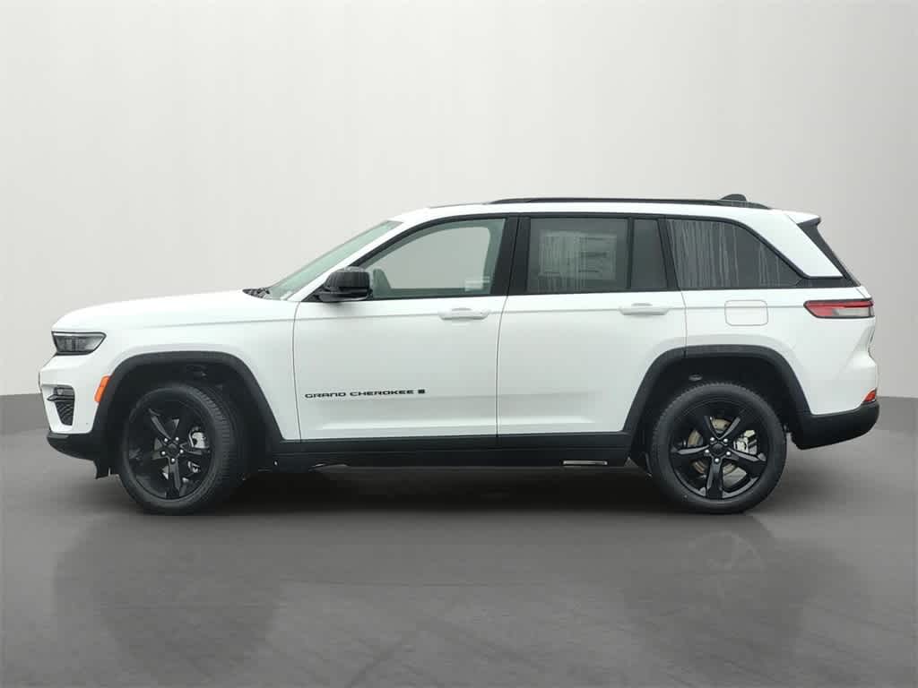 Thumbnail: 2025 Jeep Grand Cherokee - 3