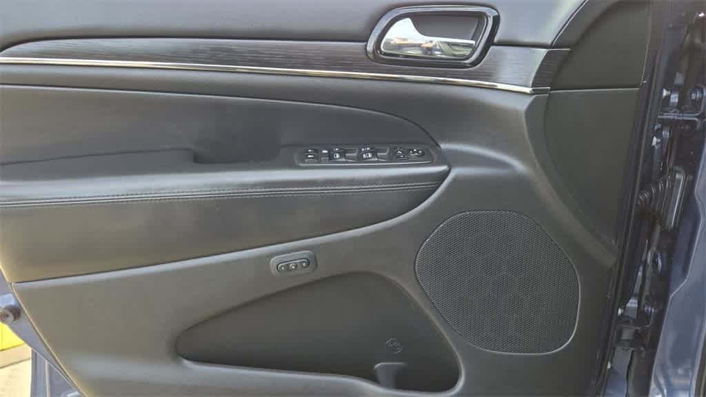 Thumbnail: 2021 Jeep Grand Cherokee - 16