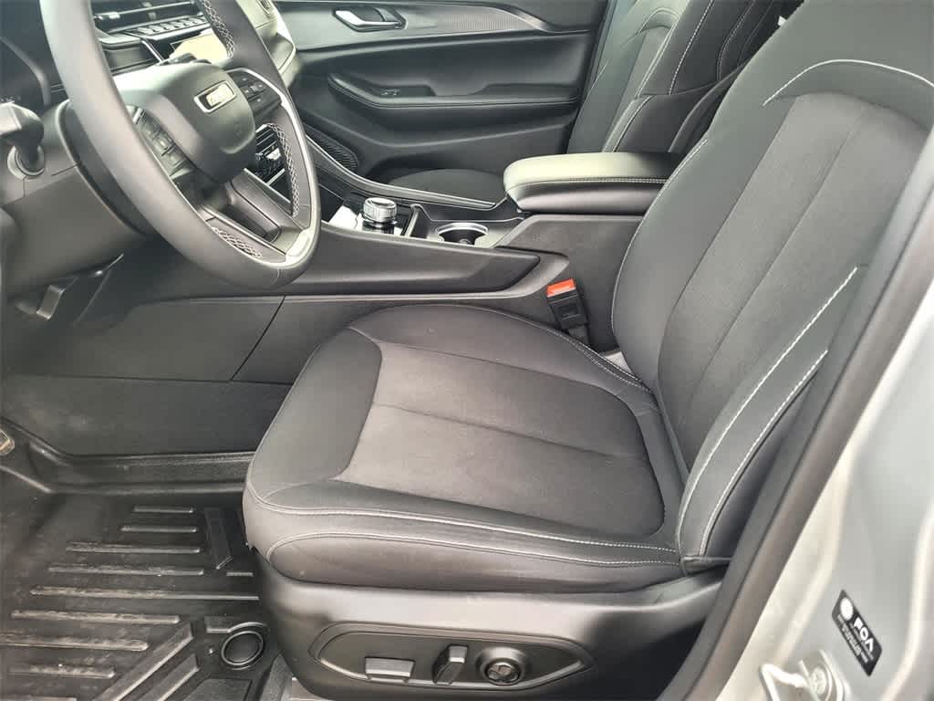 Thumbnail: 2024 Jeep Grand Cherokee - 14