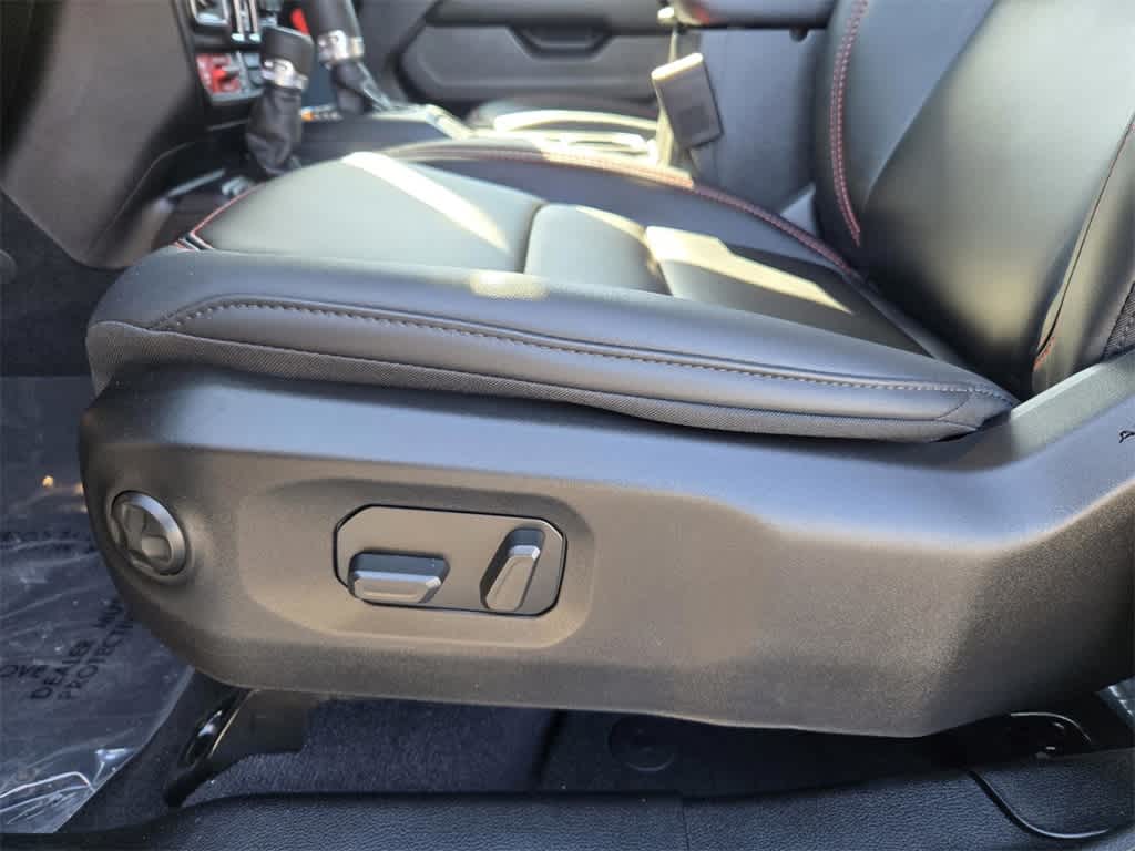 Thumbnail: 2025 Jeep Wrangler - 14