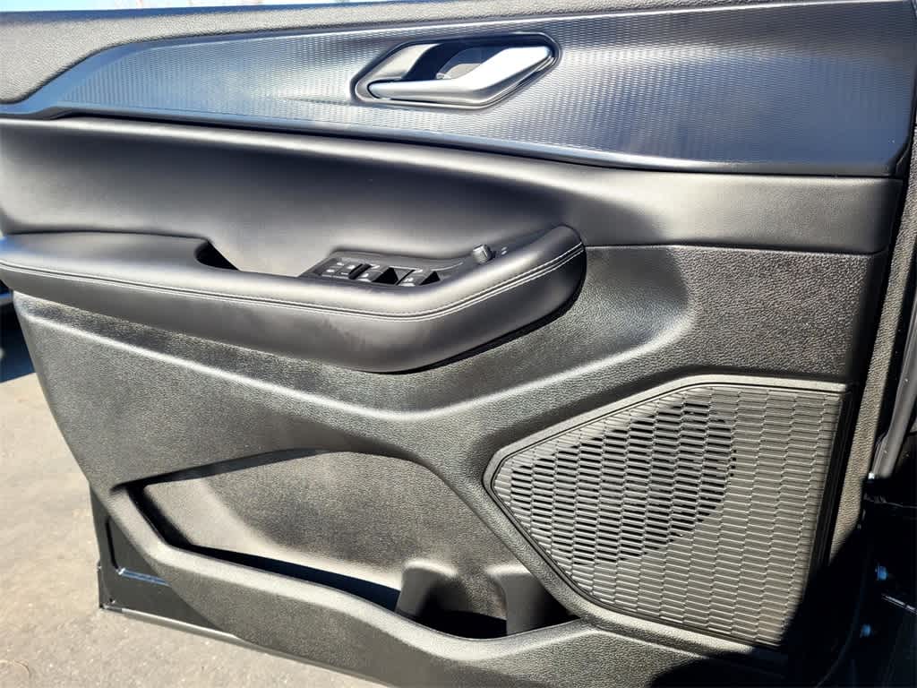 Thumbnail: 2025 Jeep Grand Cherokee - 16