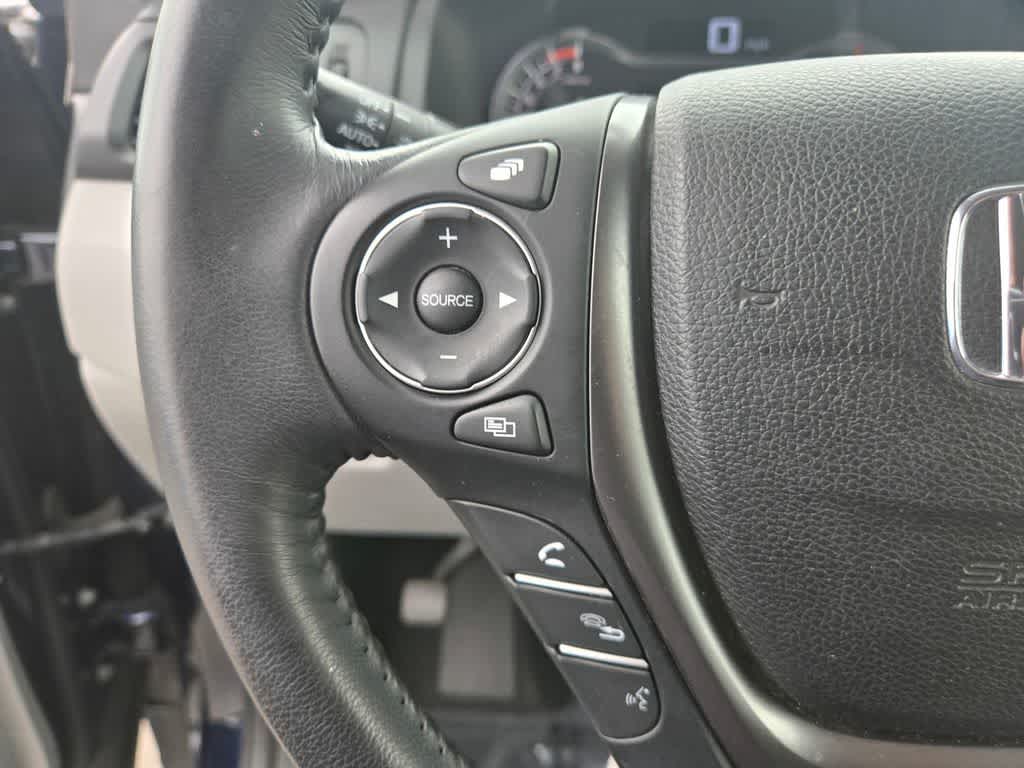 Thumbnail: 2017 Honda Pilot - 21