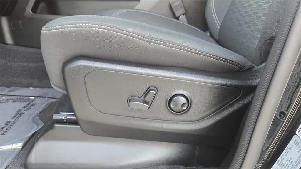 Thumbnail: 2026 RAM 1500 - 13