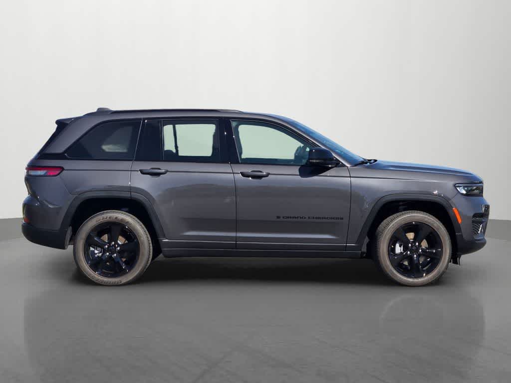 Thumbnail: 2025 Jeep Grand Cherokee - 7