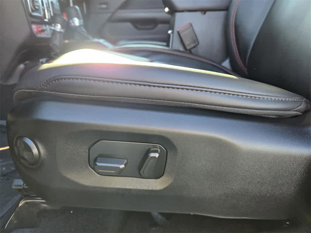 Thumbnail: 2025 Jeep Gladiator - 13