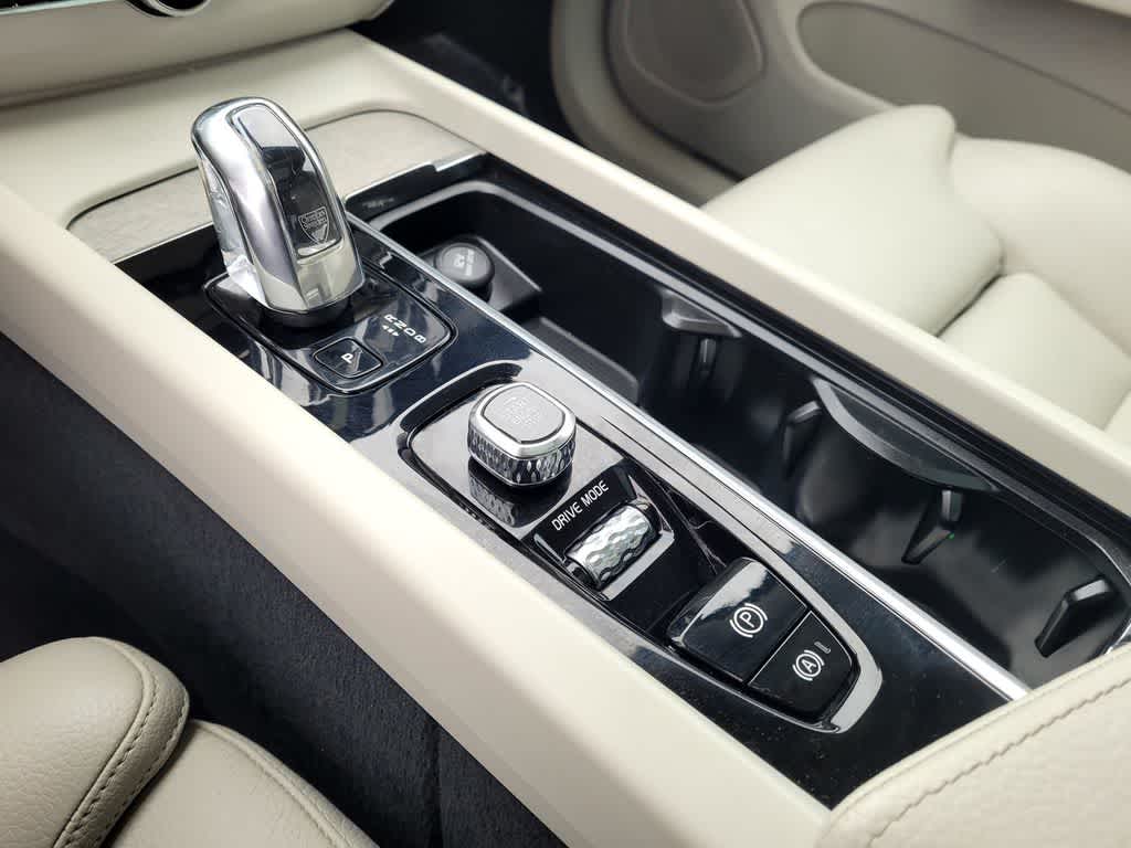 Thumbnail: 2018 Volvo XC60 - 17