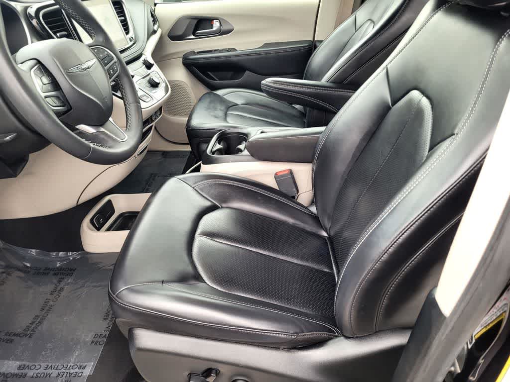 Thumbnail: 2023 Chrysler Pacifica - 14