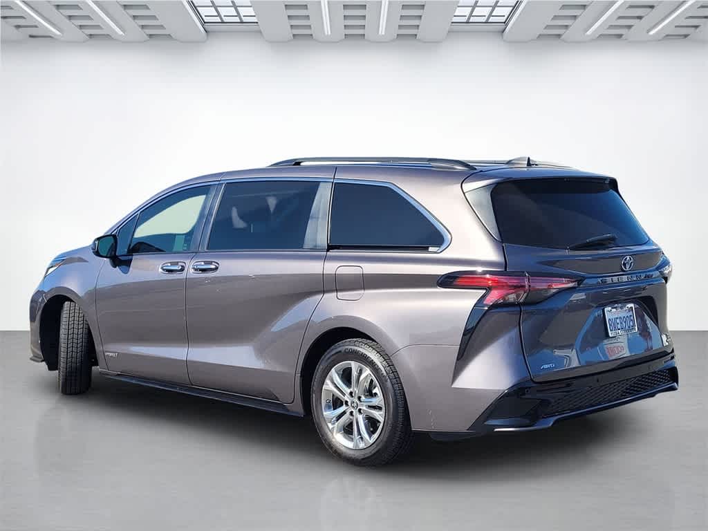 Thumbnail: 2021 Toyota Sienna - 4
