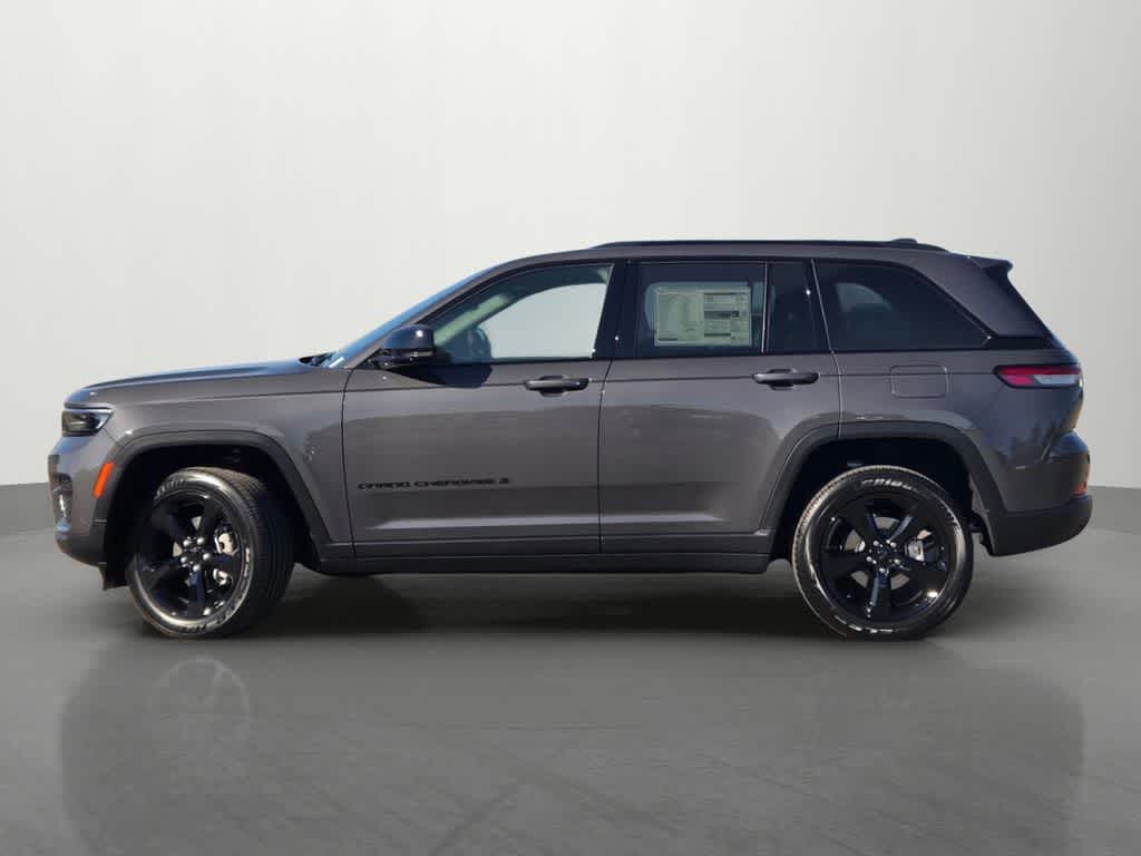 Thumbnail: 2025 Jeep Grand Cherokee - 3