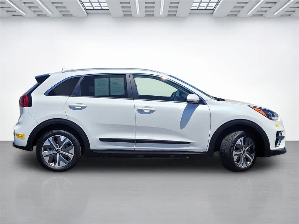 Thumbnail: 2022 Kia Niro - 6