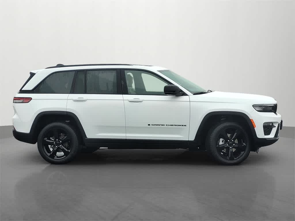 Thumbnail: 2025 Jeep Grand Cherokee - 7