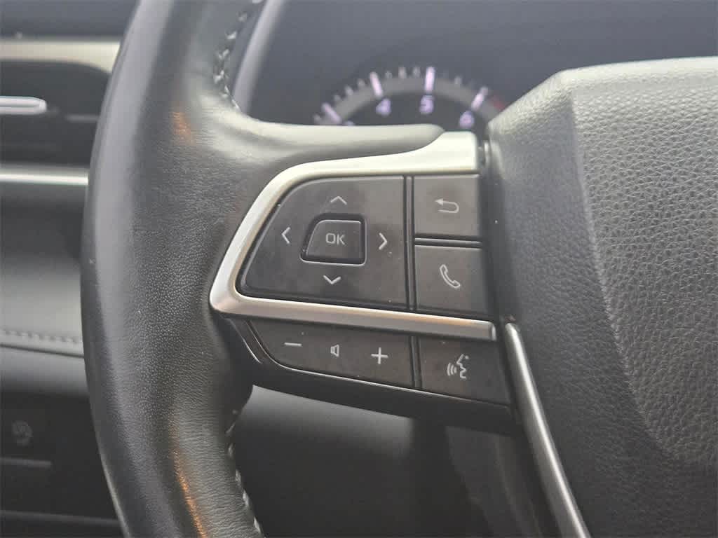 Thumbnail: 2023 Toyota Highlander - 10