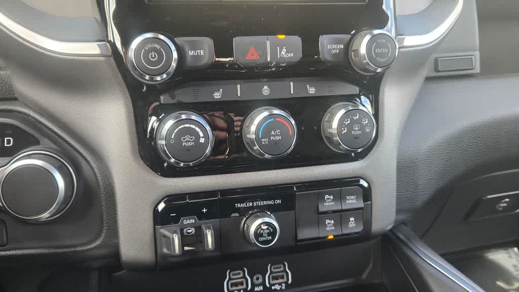 Thumbnail: 2026 RAM 1500 - 18