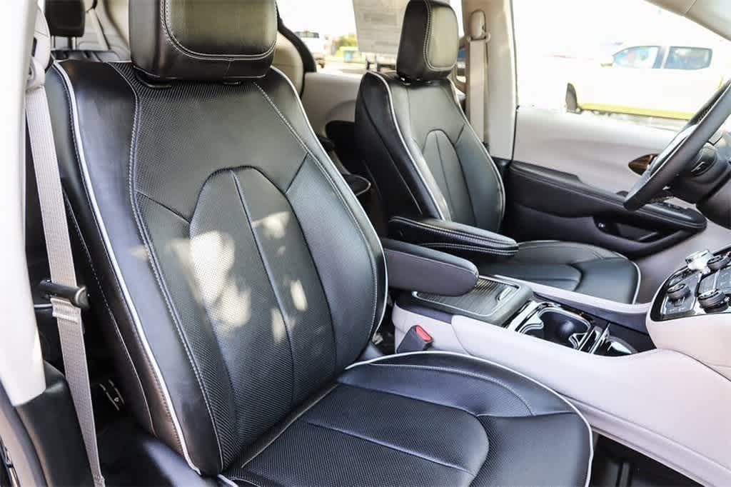 Thumbnail: 2023 Chrysler Pacifica - 17
