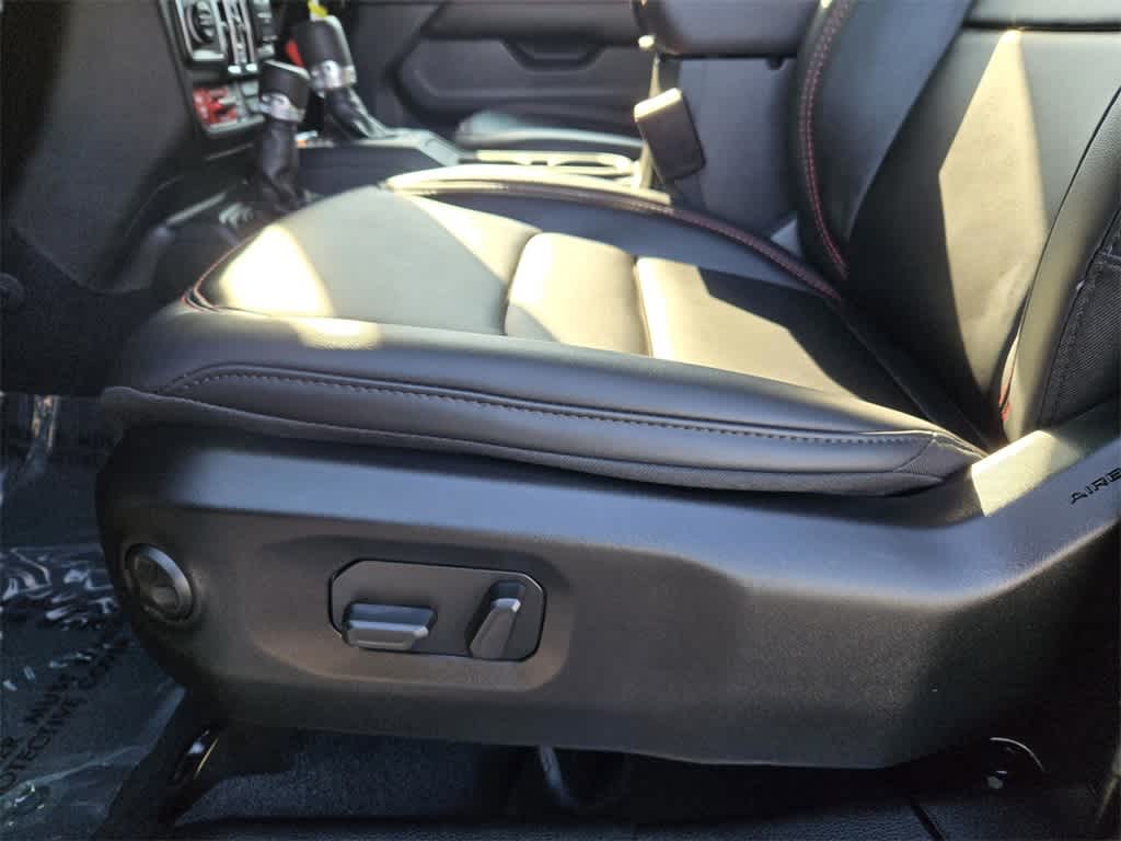 Thumbnail: 2025 Jeep Wrangler - 13