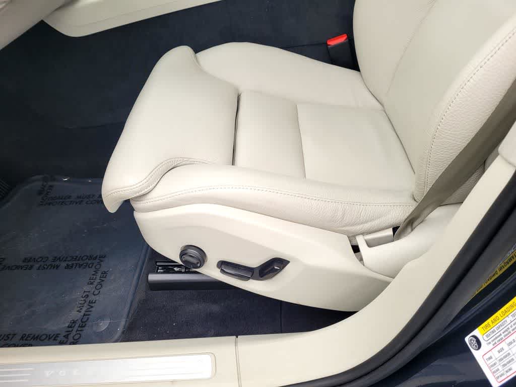 Thumbnail: 2018 Volvo XC60 - 15