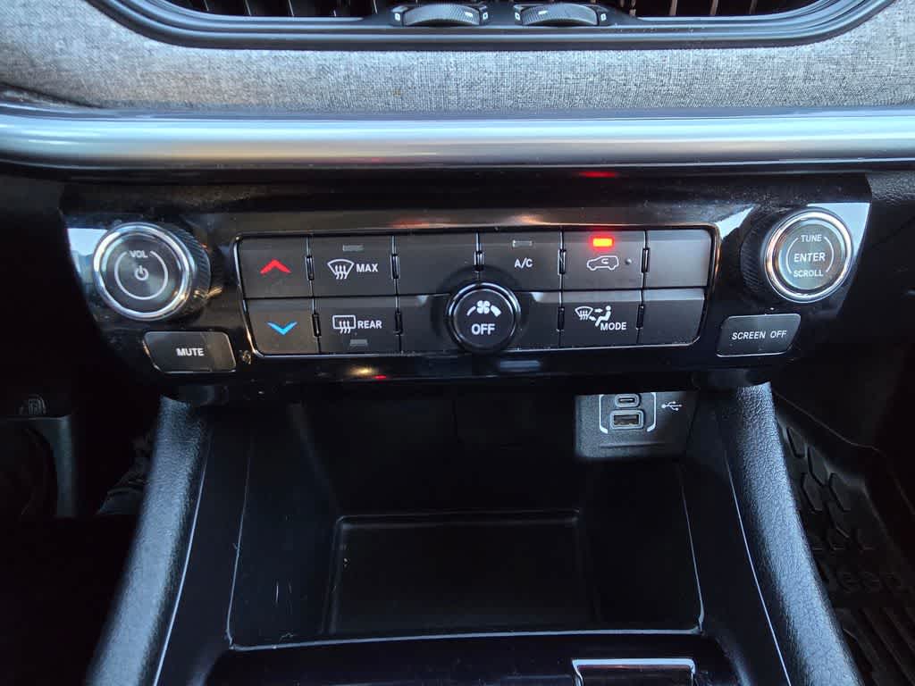 Thumbnail: 2022 Jeep Compass - 17