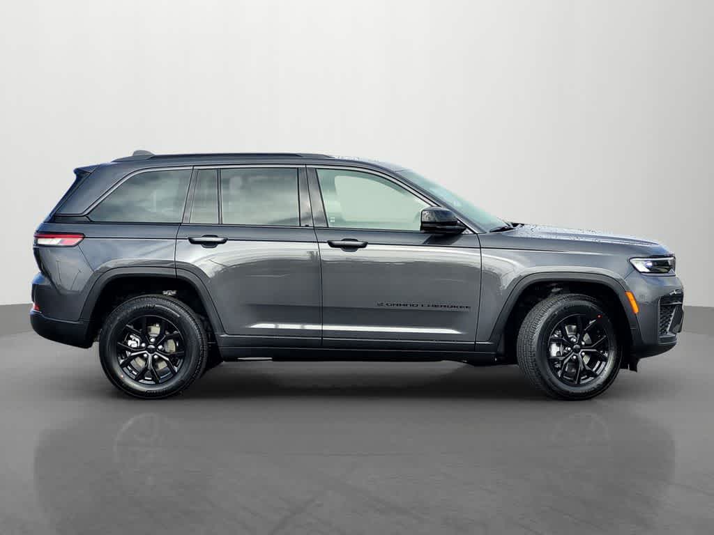Thumbnail: 2026 Jeep Grand Cherokee - 7