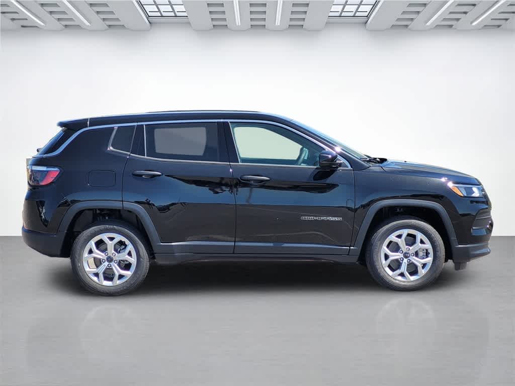 2025 Jeep Compass Sport photo 3