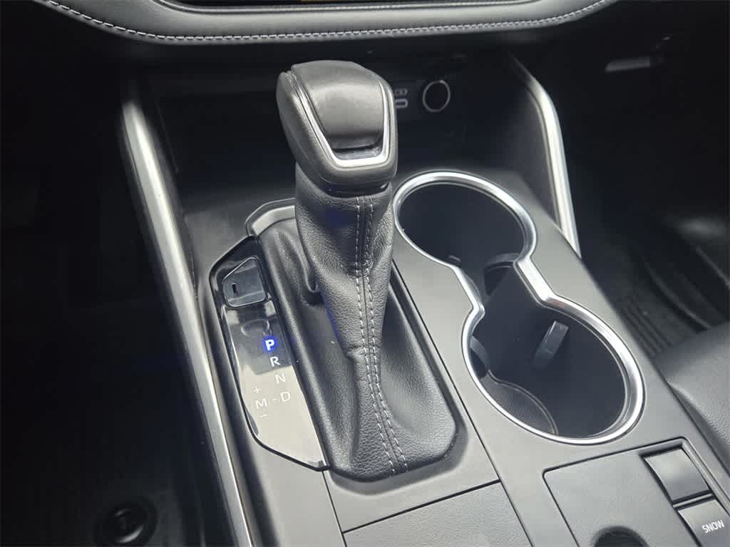 Thumbnail: 2023 Toyota Highlander - 18