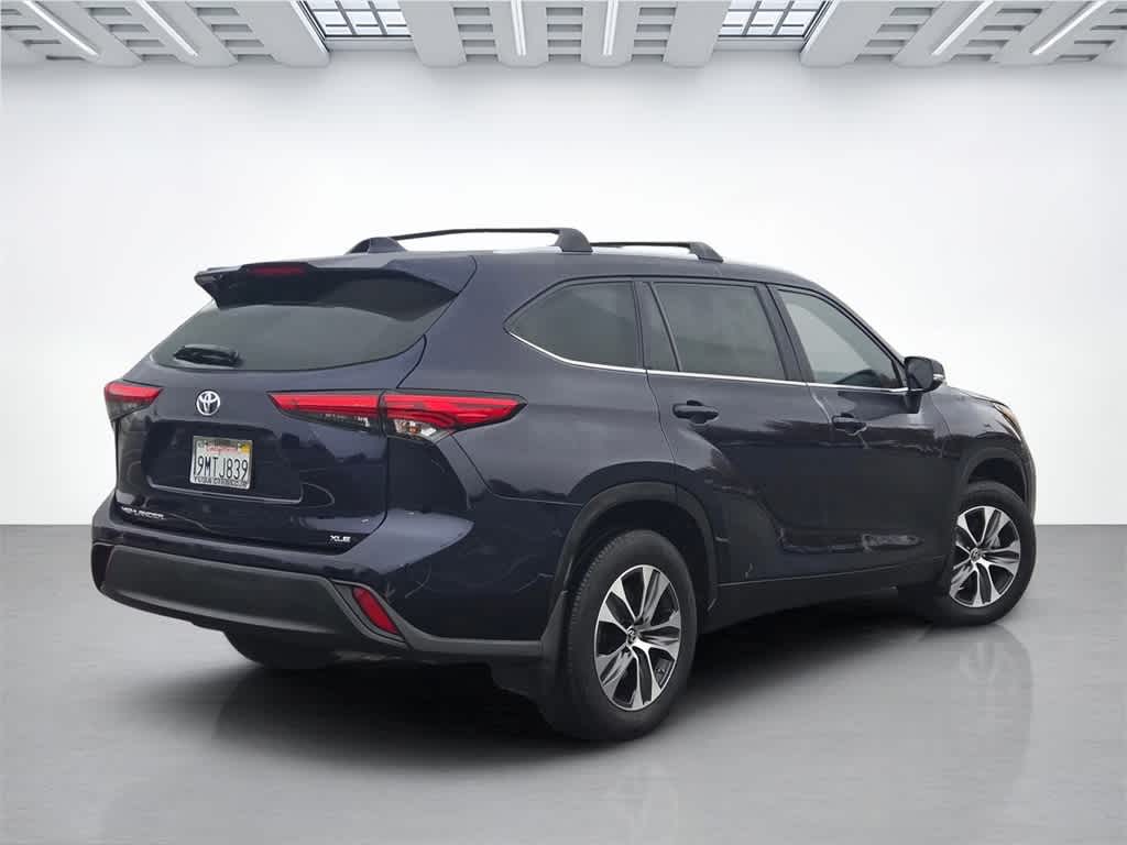 Thumbnail: 2023 Toyota Highlander - 6