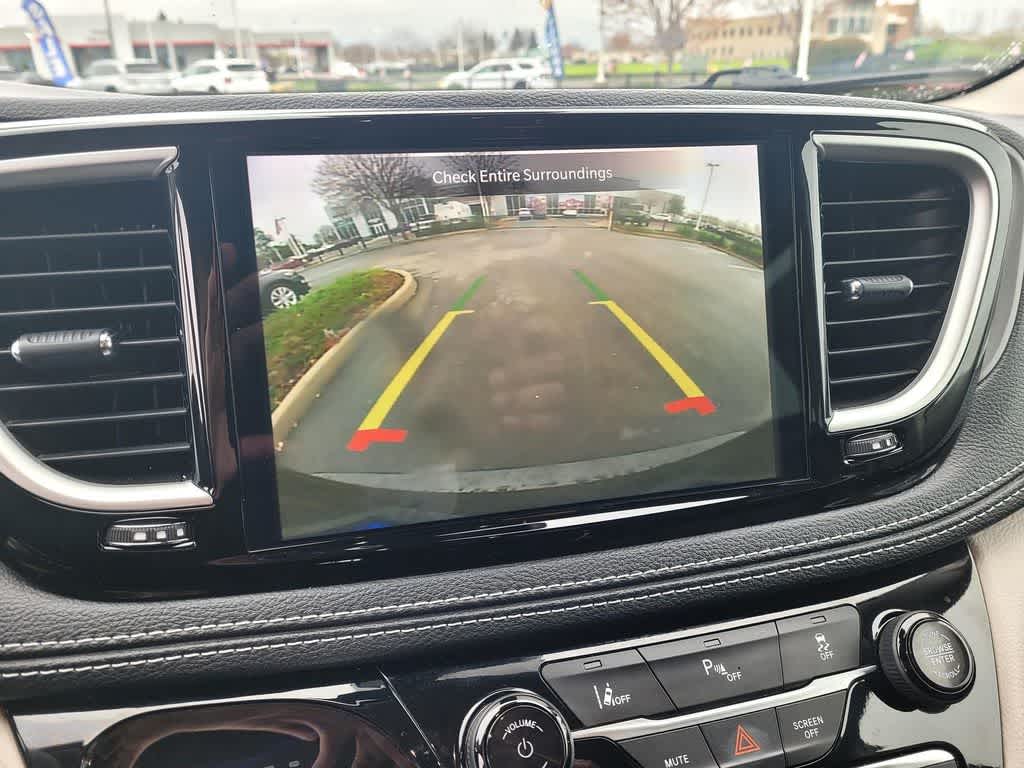 Thumbnail: 2023 Chrysler Pacifica - 10