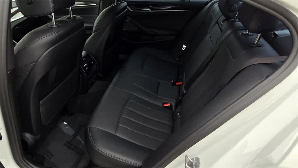 Thumbnail: 2022 BMW 5 Series - 14