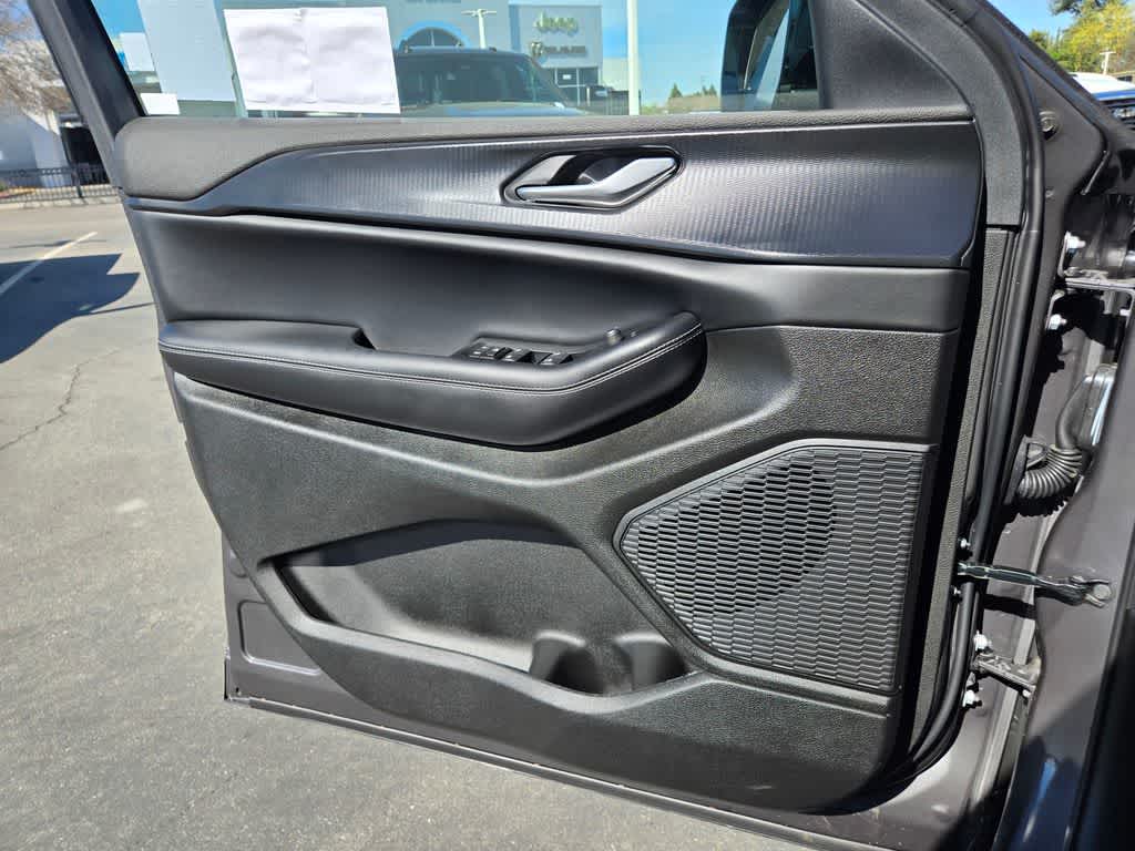 Thumbnail: 2025 Jeep Grand Cherokee - 21