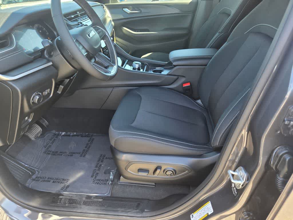 Thumbnail: 2026 Jeep Grand Cherokee - 18