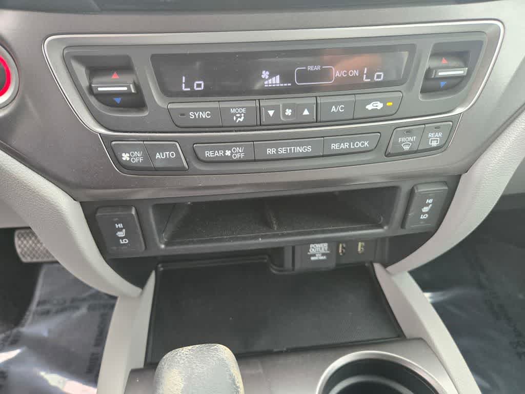 Thumbnail: 2017 Honda Pilot - 15