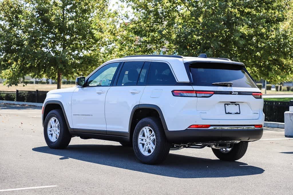 2024 Jeep Grand Cherokee Laredo 2