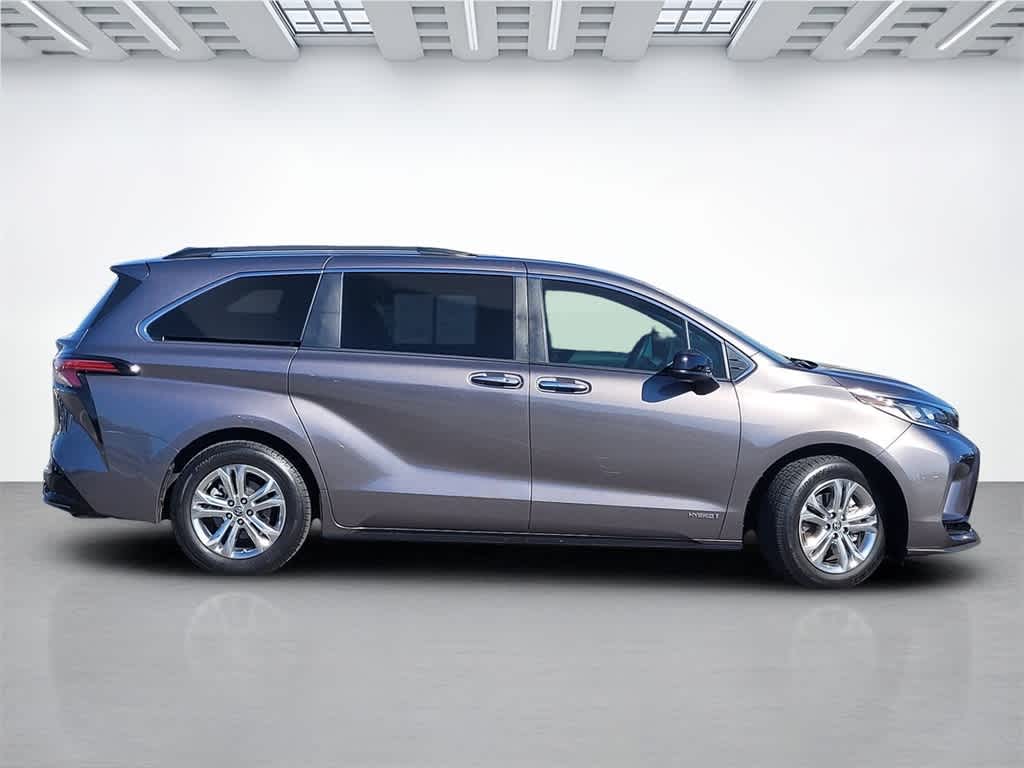 Thumbnail: 2021 Toyota Sienna - 7