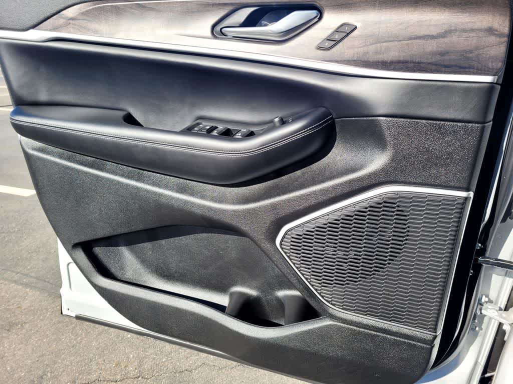 Thumbnail: 2026 Jeep Grand Cherokee - 16