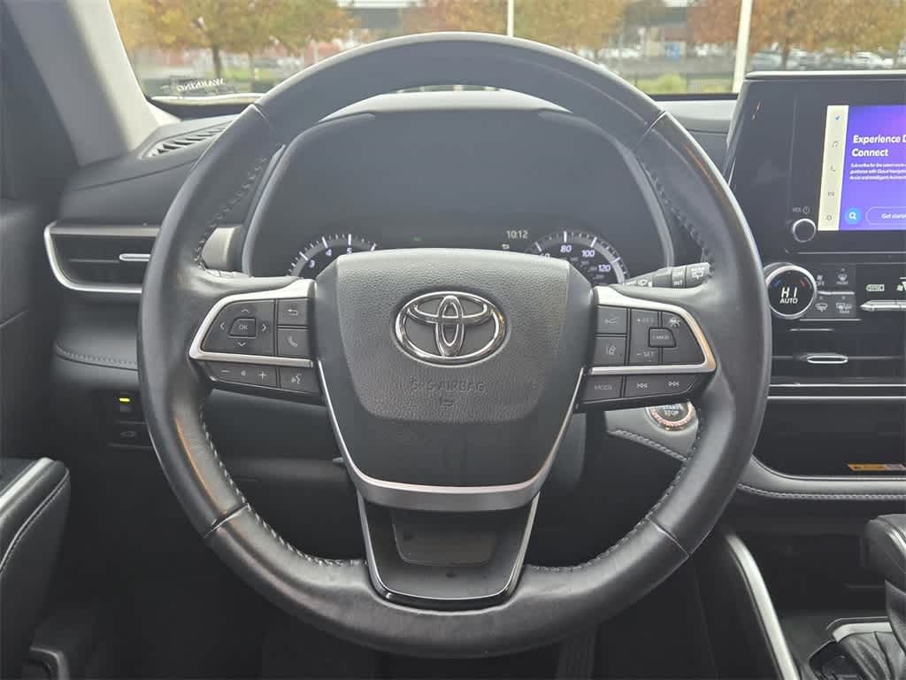 Thumbnail: 2023 Toyota Highlander - 12