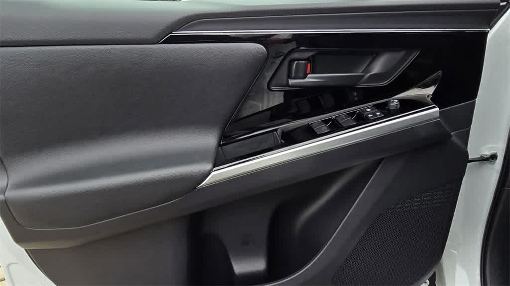 Thumbnail: 2025 Toyota bZ4X - 16