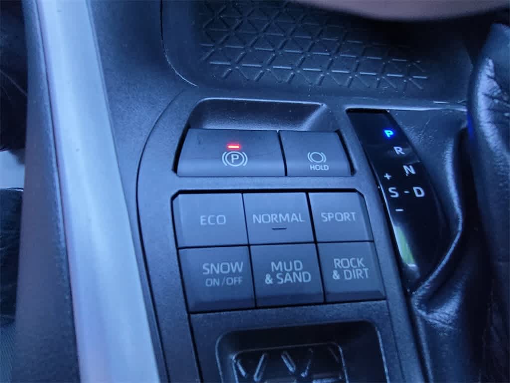 Thumbnail: 2021 Toyota RAV4 - 17