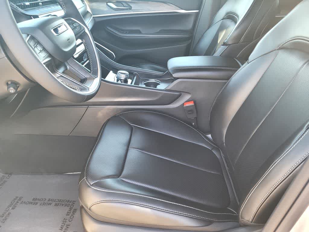 Thumbnail: 2026 Jeep Grand Cherokee - 14