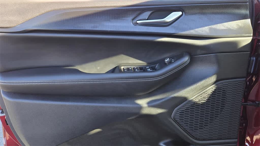 Thumbnail: 2025 Jeep Grand Cherokee - 16