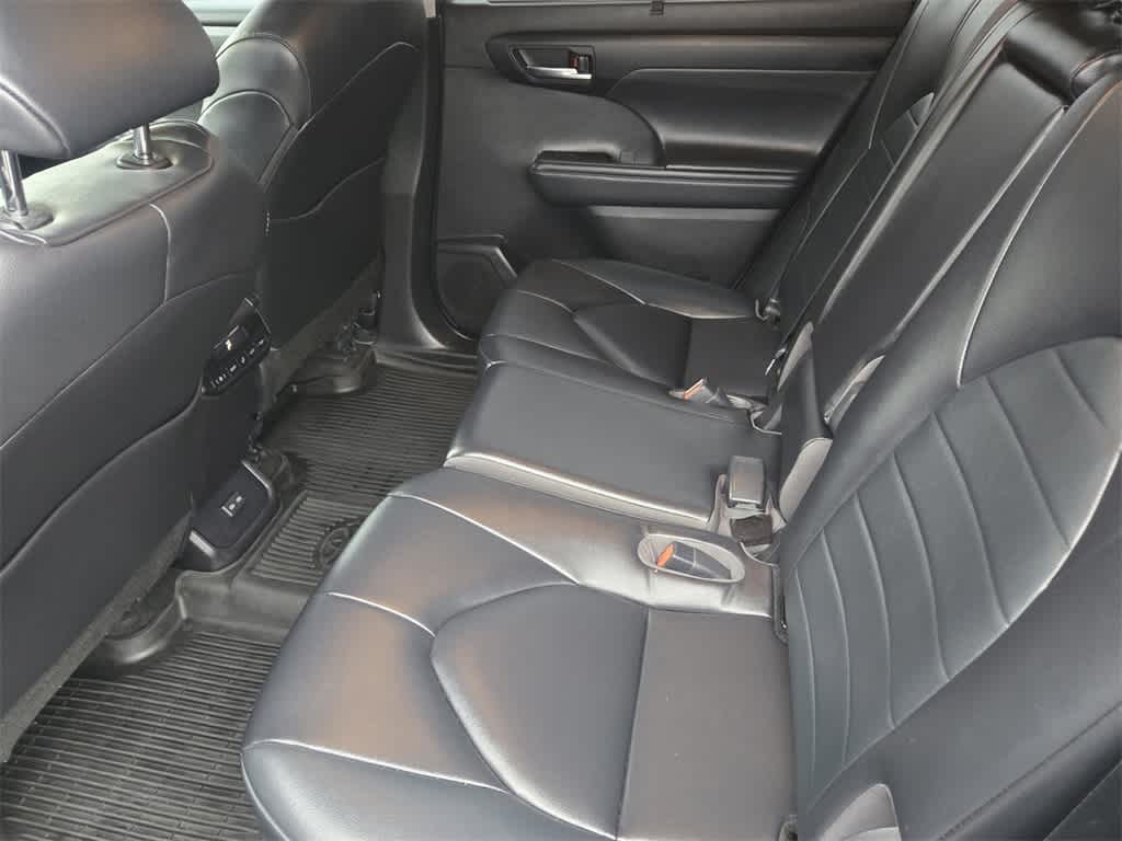 Thumbnail: 2023 Toyota Highlander - 14
