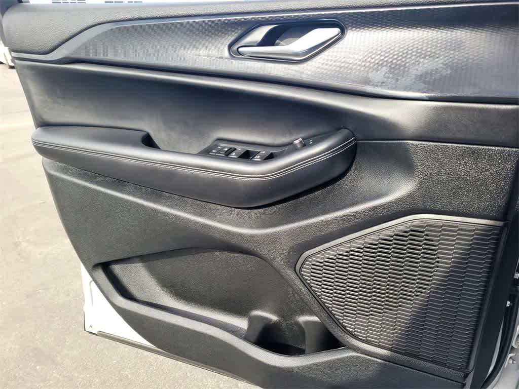 Thumbnail: 2024 Jeep Grand Cherokee - 16