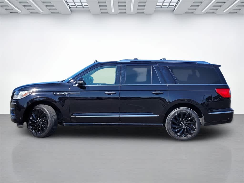 Thumbnail: 2021 Lincoln Navigator L - 3