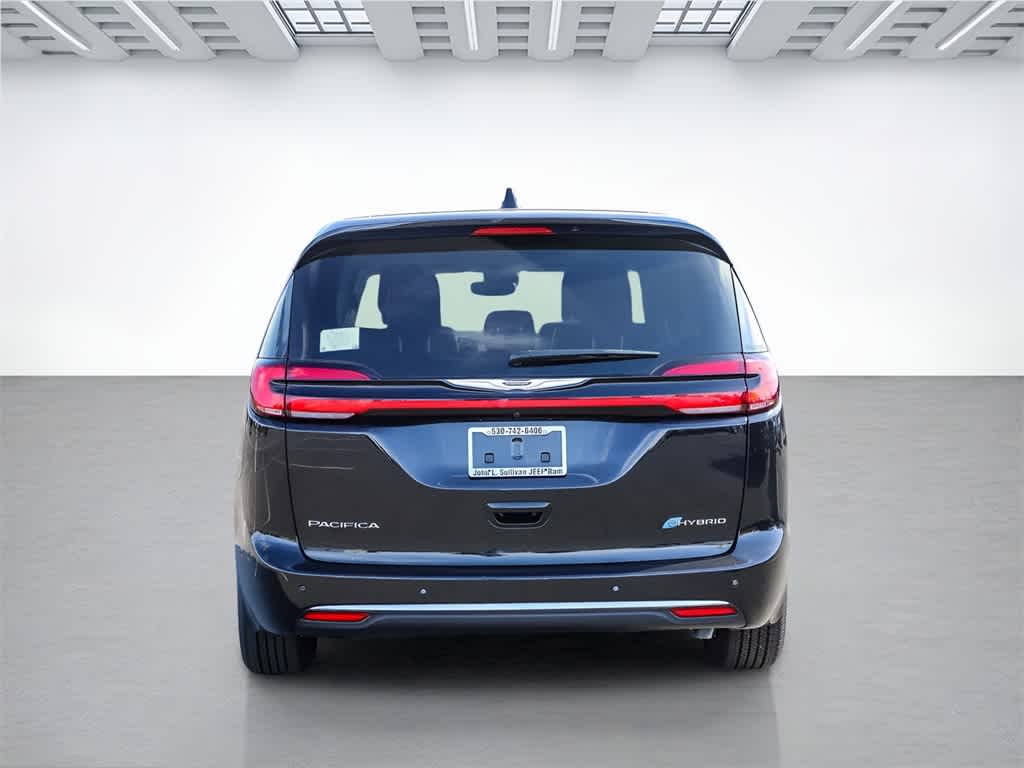Thumbnail: 2023 Chrysler Pacifica - 3