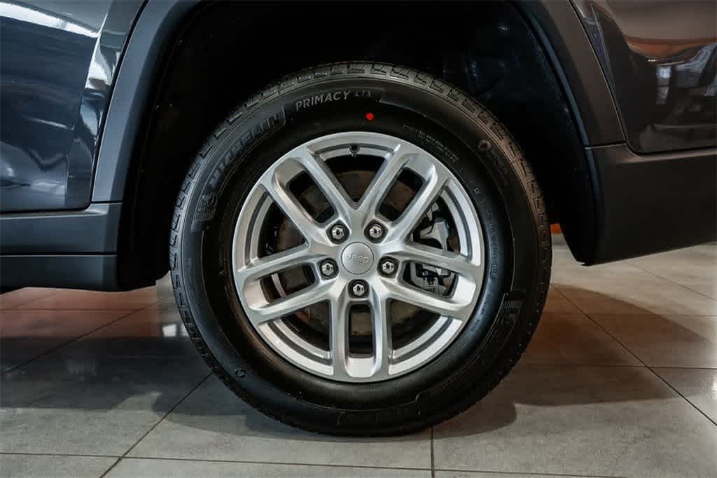 Thumbnail: 2025 Jeep Grand Cherokee - 10