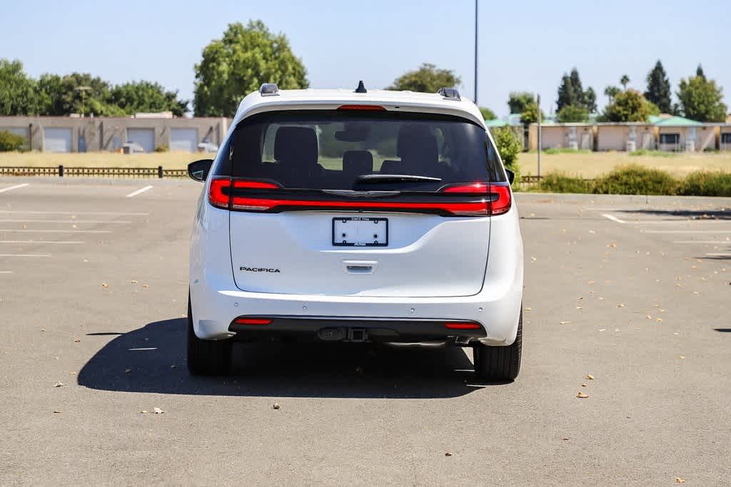 2024 Chrysler Pacifica Touring L 3