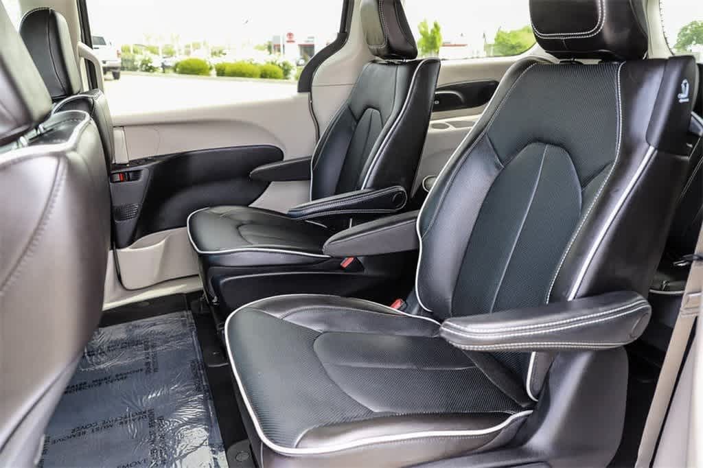 Thumbnail: 2023 Chrysler Pacifica - 18