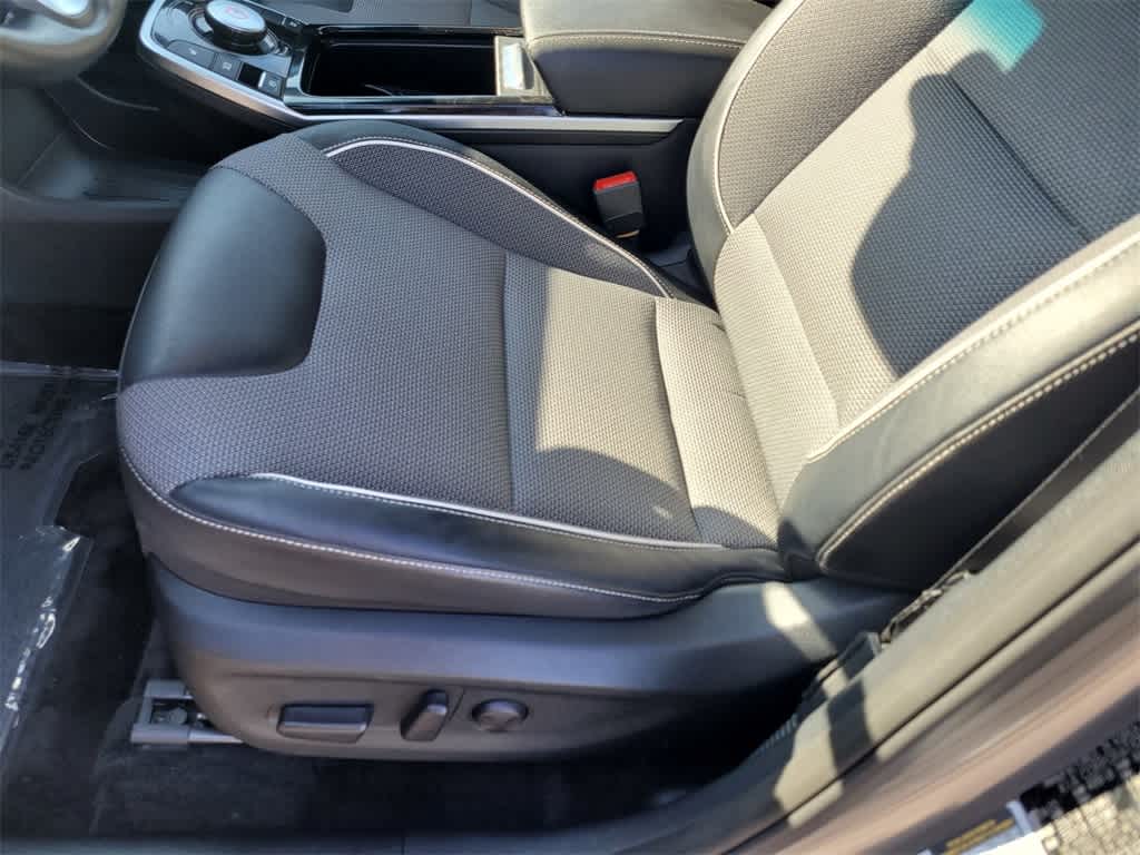 Thumbnail: 2022 Kia Niro - 11