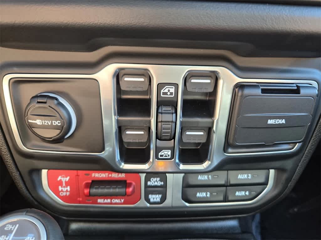 Thumbnail: 2025 Jeep Gladiator - 17