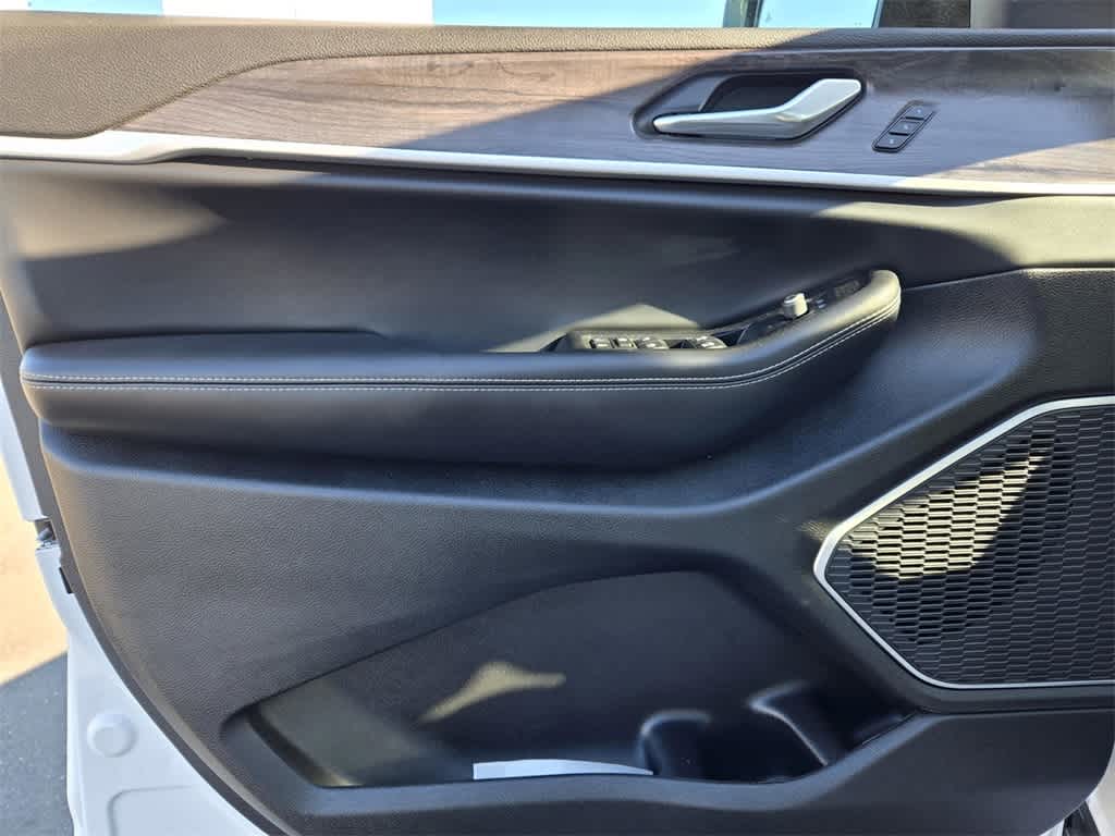 Thumbnail: 2025 Jeep Grand Cherokee - 14