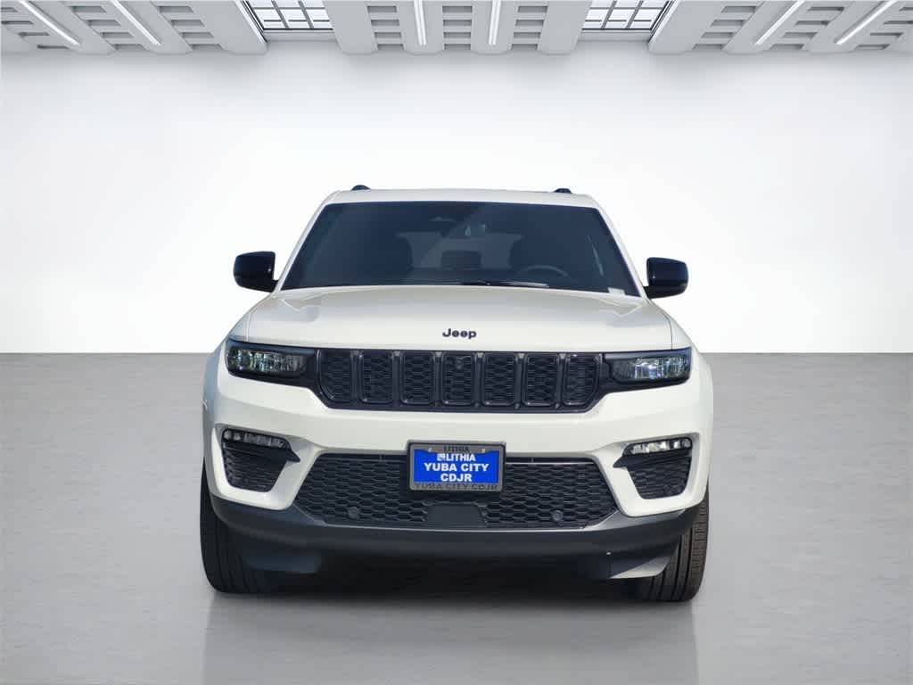 2025 Jeep Grand Cherokee Limited photo 2