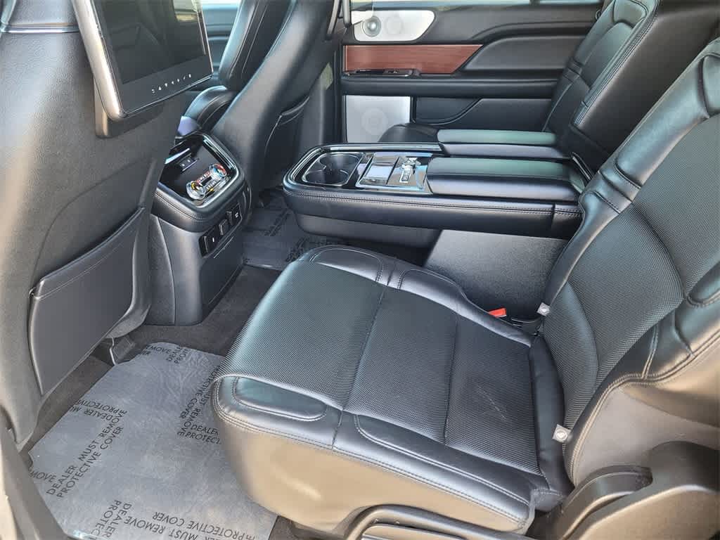 Thumbnail: 2021 Lincoln Navigator L - 9